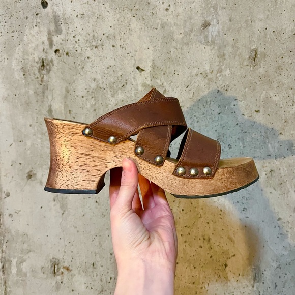 Vintage Candie’s chunky wooden heels - Picture 2 of 3